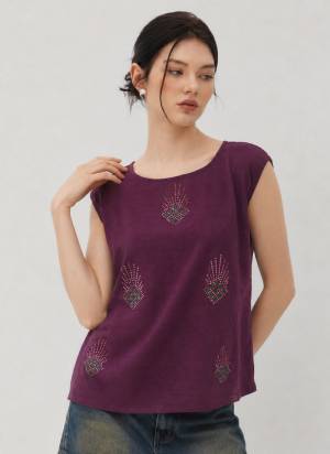 Looking These Beautiful Looking Readymade Short Tunic Top.These Top is Fabricated On Cotton Slub.Its Beautified With Designer Hot Fix Rhine Stone Work.