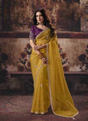 Looking These Fancy Party And Fastival Wear Saree in Fine Colored.These Saree Are Organza And Blouse is Fabricated On Benglori Silk.Its Beautified With DesignerMotif Crystal Beads,Sequance Hand Work.