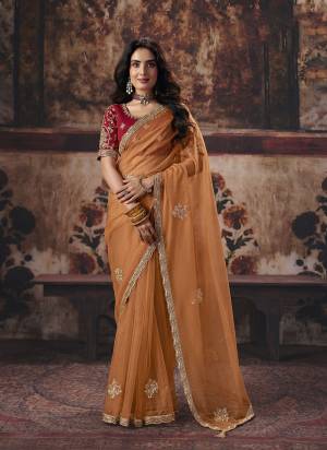 Looking These Fancy Party And Fastival Wear Saree in Fine Colored.These Saree Are Organza And Blouse is Fabricated On Benglori Silk.Its Beautified With DesignerMotif Crystal Beads,Sequance Hand Work.