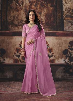 Looking These Fancy Party And Fastival Wear Saree in Fine Colored.These Saree Are Organza And Blouse is Fabricated On Benglori Silk.Its Beautified With DesignerMotif Crystal Beads,Sequance Hand Work.