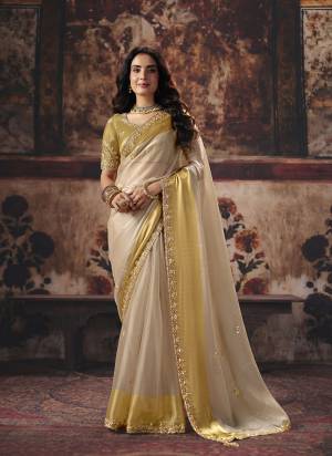 Looking These Fancy Party And Fastival Wear Saree in Fine Colored.These Saree Are Stin Patta And Blouse is Fabricated On Benglori Silk.Its Beautified With DesignerMotif Crystal Beads,Sequance Hand Work.