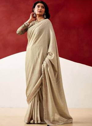 Garb These Party Wear Saree in Fine Colored.These Saree Are Tissue And Blouse is Tissue Fabricated.Its Beautified With Woven Solid Designer.