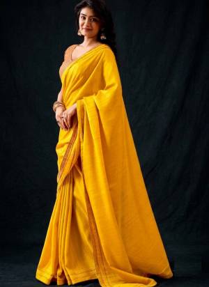 Garb These Party Wear Saree in Fine Colored.These Saree Are Tissue And Blouse is Tissue Fabricated.Its Beautified With Woven Solid Designer.