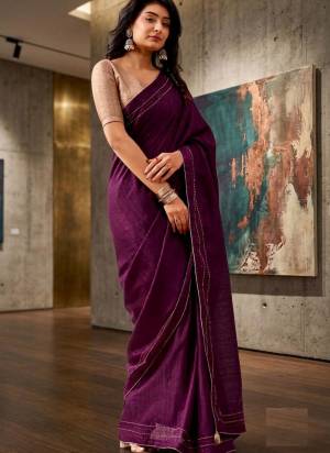 Garb These Party Wear Saree in Fine Colored.These Saree Are Tissue And Blouse is Tissue Fabricated.Its Beautified With Woven Solid Designer.