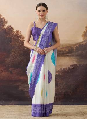 Looking These Party Wear Ready To Wear Saree in Fine Colored.These Saree Are Satin And Blouse is Satin Fabricated.Its Beautified With Designer Bandhani Printed.