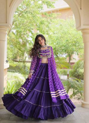 Attractive These Navratri Wear Lehenga Choli in Fine Colored. These Lehenga Are Kora Cotton And Blouse Are Faux Georgette Fabricated. It is Beautified With Designer Bandhani Printed With Kutchi Gamthi Patch Work.