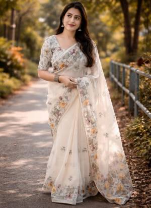 Looking These Party Wear Saree in Fine Colored.These Saree is Fabricated On Linen Cotton Pair With Linen Cotton Blouse.Its Beautified Designer Printed.