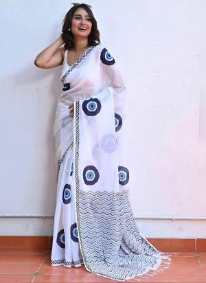 Looking These Party Wear Saree in Fine Colored.These Saree is Fabricated On Linen Cotton Pair With Linen Cotton Blouse.Its Beautified Designer Printed.