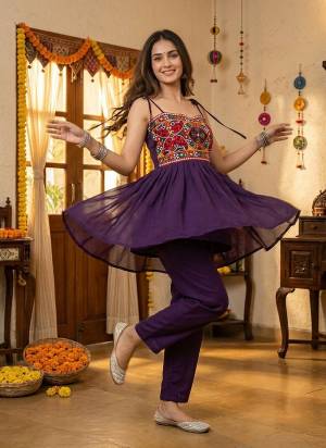 Attactive These Designer Navratri Ready Made Top in Fine Colored.These Top Are Georgette Fabricated Pair.Its Beautified With Designer Kutchi Mirror Embroidery Work.