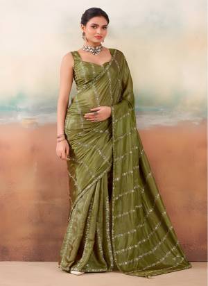Looking These Party Wear Saree in Fine Colored.These Saree Are Chiffon And Blouse is Chiffon Fabricated.Its Beautified With Designer Embroidery Work.