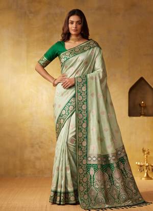 Looking These Fastive And Party Wear Saree in Fine Colored.These Saree And Blouse is Fabricated On Silk Blend.Its Beautified With Weaving Jari Designer.