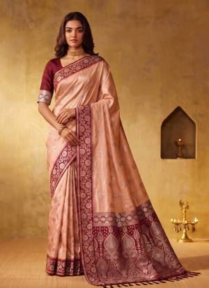 Looking These Fastive And Party Wear Saree in Fine Colored.These Saree And Blouse is Fabricated On Silk Blend.Its Beautified With Weaving Jari Designer.