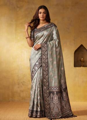 Looking These Fastive And Party Wear Saree in Fine Colored.These Saree And Blouse is Fabricated On Silk Blend.Its Beautified With Weaving Jari Designer.