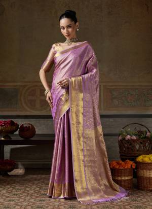 Garb These Fastive And Party Wear Saree in Fine Colored.These Saree And Blouse is Fabricated On Kanchivaram Silk.Its Beautified With Weaving Jari Designer.