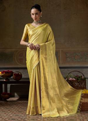 Garb These Fastive And Party Wear Saree in Fine Colored.These Saree And Blouse is Fabricated On Kanchivaram Silk.Its Beautified With Weaving Jari Designer.