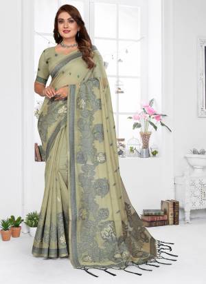 Attractive These Festive Party Wear Saree in Fine Colored.These Saree And Blouse is Fabricated On Spun Cotton.Its Beautified With Weaving Jacquard Designer.