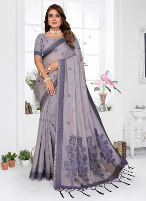 Garb These Festive Party Wear Saree in Fine Colored.These Saree And Blouse is Fabricated On Spun Cotton.Its Beautified With Weaving Jacquard Designer.