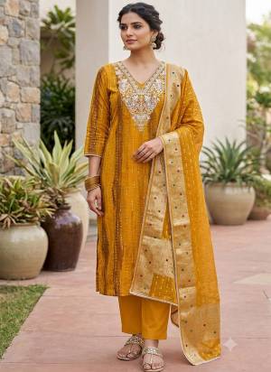 Looking These Suit in Fine Colored Pair With Bottom And Dupatta.These Top Are Modal Cotton And Dupatta Are Fabricated On Organza Jacquard Pair With Rayon Bottom.Its Beautified With Designer Printed, Hand Work.