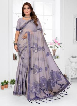 Attractive These Festive Party Wear Saree in Fine Colored.These Saree And Blouse is Fabricated On Spun Cotton.Its Beautified With Weaving Jacquard Designer.