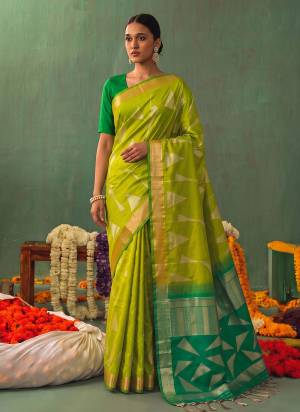 Garb These Fastive And Party Wear Saree in Fine Colored.These Saree And Blouse is Fabricated On Soft Silk.Its Beautified With Weaving Jari Designer.