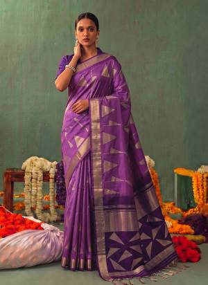 Garb These Fastive And Party Wear Saree in Fine Colored.These Saree And Blouse is Fabricated On Soft Silk.Its Beautified With Weaving Jari Designer.