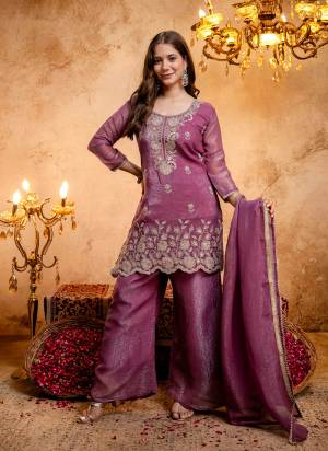 Looking These Suit in Fine Colored Pair With Bottom And Dupatta.These Top Are Crunchy And Bottom Are Fabricated On Crunchy Pair With Crunchy Dupatta.Its Beautified With Designer Embroidery Work.