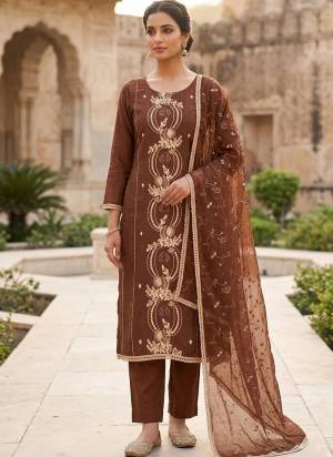 Looking These Suit in Fine Colored Pair With Bottom And Dupatta.These Top Are PV Chanderi And Dupatta Are Fabricated On Nazmin Pair With Rayon Bottom.Its Beautified With Designer Embroidery, Hand Work.