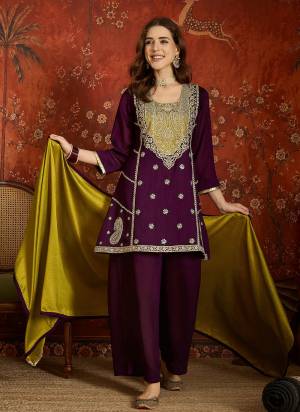 Looking These Suit in Fine Colored Pair With Bottom And Dupatta.These Top Are Vichitra Silk And Bottom Are Fabricated On Vichitra Silk Pair With Vichitra Silk Dupatta.Its Beautified With Heavy Designer Embroidery Work.