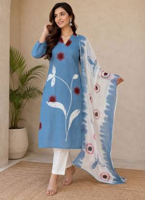 Attrective These Beautiful Looking Readymade Top With Bottom And Dupatta.These Top Are Linen And Bottom is Fabricated On Dhamal Cotton And Chanderi Dupatta.Its Beautified With Designer Digital Printed.