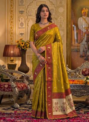 Garb These Fastive And Party Wear Saree in Fine Colored.These Saree And Blouse is Fabricated On Tissue Silk.Its Beautified With Weaving Jacquard Designer.