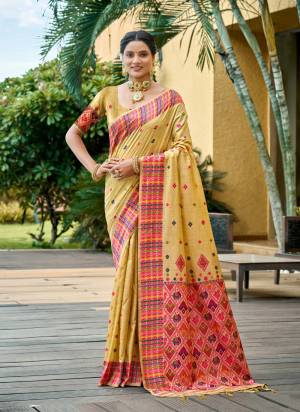 Looking These Fastive And Party Wear Saree in Fine Colored.These Saree And Blouse is Fabricated On Assam Silk.Its Beautified With Woven Multy Thread Designer.