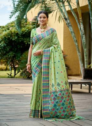 Looking These Fastive And Party Wear Saree in Fine Colored.These Saree And Blouse is Fabricated On Assam Silk.Its Beautified With Woven Multy Thread Designer.