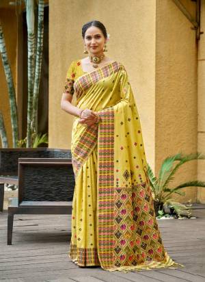 Looking These Fastive And Party Wear Saree in Fine Colored.These Saree And Blouse is Fabricated On Assam Silk.Its Beautified With Woven Multy Thread Designer.