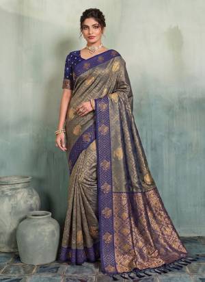 Garb These Fastive And Party Wear Saree in Fine Colored.These Saree And Blouse is Fabricated On Silk.Its Beautified With Weaving Jacquard Designer.