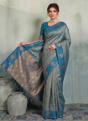 Garb These Fastive And Party Wear Saree in Fine Colored.These Saree And Blouse is Fabricated On Silk.Its Beautified With Weaving Jacquard Designer.
