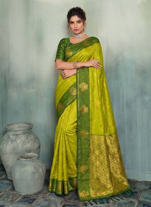 Garb These Fastive And Party Wear Saree in Fine Colored.These Saree And Blouse is Fabricated On Silk.Its Beautified With Weaving Jacquard Designer.