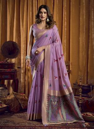 Looking These Fancy Party Wear Saree in Fine Colored.These Saree Are Khadi Cotton And Blouse is Khadi Cotton Fabricated.Its Beautified With Woven Katha Designer.