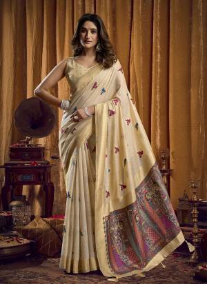 Looking These Fancy Party Wear Saree in Fine Colored.These Saree Are Khadi Cotton And Blouse is Khadi Cotton Fabricated.Its Beautified With Woven Katha Designer.
