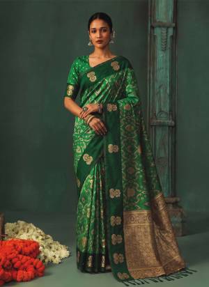 Garb These Fastive And Party Wear Saree in Fine Colored.These Saree And Blouse is Fabricated On Silk.Its Beautified With Weaving Designer.