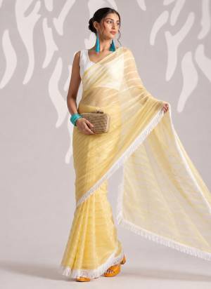 Looking These Party Wear Ready To Wear Saree in Fine Colored.These Saree Are Chiffon And Blouse is Art Silk Fabricated.Its Beautified With Woven Lining Designer With Lace Border.