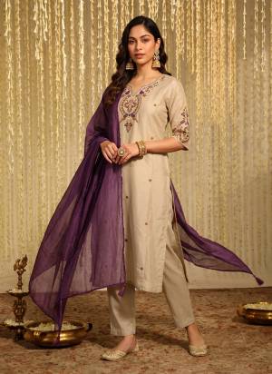 Garb These Suit in Fine Colored Pair With Bottom And Dupatta.These Top Are Chanderi And Bottom Are Fabricated On Chanderi Pair With Tabby Dupatta.Its Beautified With Designer Embroidery Work.