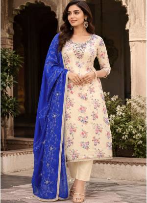 Looking These Suit in Fine Colored Pair With Bottom And Dupatta.These Top Are Modal Butti And Dupatta Are Fabricated On Nazmin Pair With Dull Santoon Bottom.Its Beautified With Designer Printed, Hand Work.
