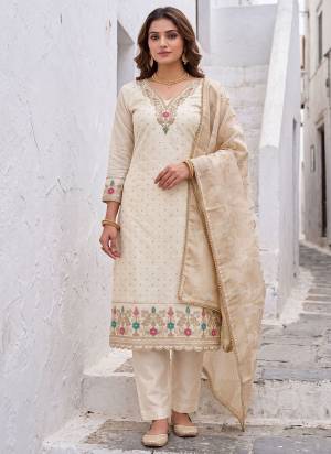 Looking These Suit in Fine Colored Pair With Bottom And Dupatta.These Top Are Modal Butti And Dupatta Are Fabricated On Banarasi Jacquard Pair With Dull Santoon Bottom.Its Beautified With Woven Designer, Hand Work.