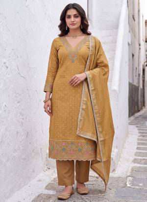 Looking These Suit in Fine Colored Pair With Bottom And Dupatta.These Top Are Modal Butti And Dupatta Are Fabricated On Banarasi Jacquard Pair With Dull Santoon Bottom.Its Beautified With Woven Designer, Hand Work.
