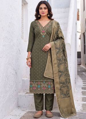 Looking These Suit in Fine Colored Pair With Bottom And Dupatta.These Top Are Modal Butti And Dupatta Are Fabricated On Banarasi Jacquard Pair With Dull Santoon Bottom.Its Beautified With Woven Designer, Hand Work.