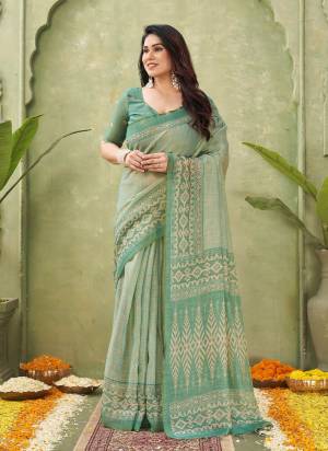 Garb These Festive And Party Wear Saree in Fine Colored.These Saree And Blouse is Fabricated On Jute Linen.Its Beautified With Designer Ikkat Printed.