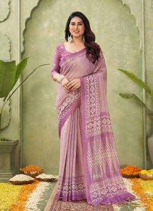 Garb These Festive And Party Wear Saree in Fine Colored.These Saree And Blouse is Fabricated On Jute Linen.Its Beautified With Designer Ikkat Printed.