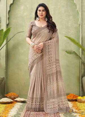 Garb These Festive And Party Wear Saree in Fine Colored.These Saree And Blouse is Fabricated On Jute Linen.Its Beautified With Designer Ikkat Printed.