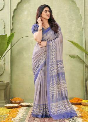 Garb These Festive And Party Wear Saree in Fine Colored.These Saree And Blouse is Fabricated On Jute Linen.Its Beautified With Designer Ikkat Printed.