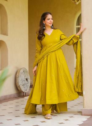 Looking These Suit in Fine Colored Pair With Bottom And Dupatta.These Top Are Viscose Chanderi And Bottom Are Fabricated On Viscose Chanderi Pair With Chanderi Dupatta.Its Beautified With Designer Embroidery Work.